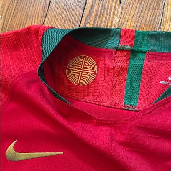 NWOT 2018 Nike Portugal Home Soccer Jersey - Picture 4 of 12